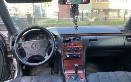 Mercedes-Benz E-Класс, 1997 год, 365 000 рублей, 7 фотография