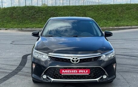 Toyota Camry, 2017 год, 2 200 000 рублей, 2 фотография
