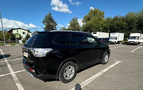 Mitsubishi Outlander III рестайлинг 3, 2014 год, 1 400 000 рублей, 4 фотография