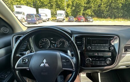 Mitsubishi Outlander III рестайлинг 3, 2014 год, 1 400 000 рублей, 8 фотография