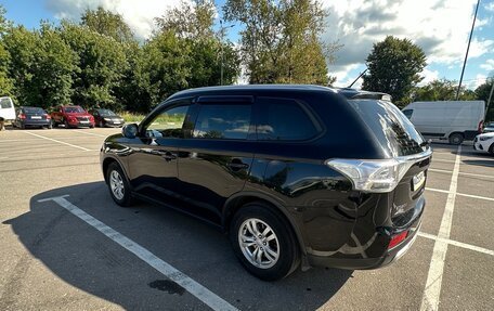 Mitsubishi Outlander III рестайлинг 3, 2014 год, 1 400 000 рублей, 6 фотография