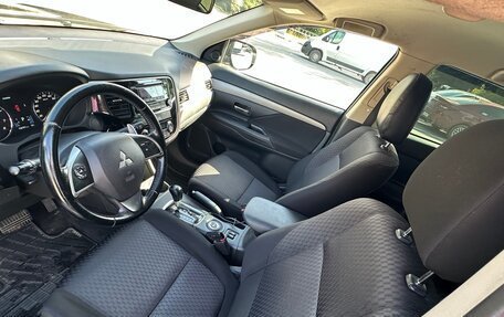 Mitsubishi Outlander III рестайлинг 3, 2014 год, 1 400 000 рублей, 7 фотография