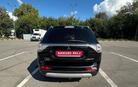 Mitsubishi Outlander III рестайлинг 3, 2014 год, 1 400 000 рублей, 5 фотография
