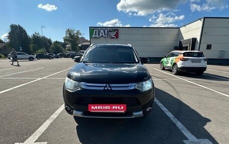 Mitsubishi Outlander III рестайлинг 3, 2014 год, 1 400 000 рублей, 2 фотография
