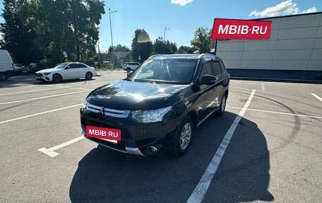 Mitsubishi Outlander III рестайлинг 3, 2014 год, 1 400 000 рублей, 3 фотография