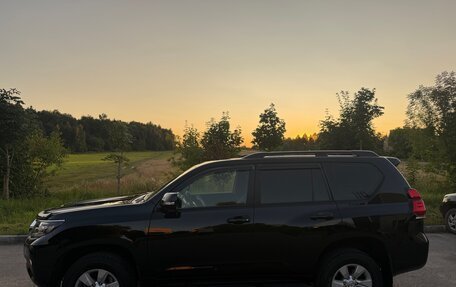 Toyota Land Cruiser Prado 150 рестайлинг 2, 2018 год, 4 900 000 рублей, 5 фотография