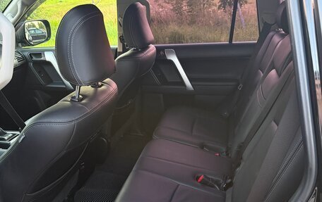 Toyota Land Cruiser Prado 150 рестайлинг 2, 2018 год, 4 900 000 рублей, 11 фотография
