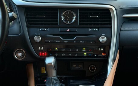 Lexus RX IV рестайлинг, 2021 год, 5 650 000 рублей, 3 фотография