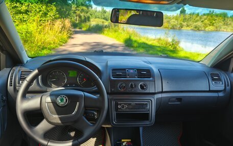 Skoda Fabia II, 2011 год, 330 000 рублей, 17 фотография