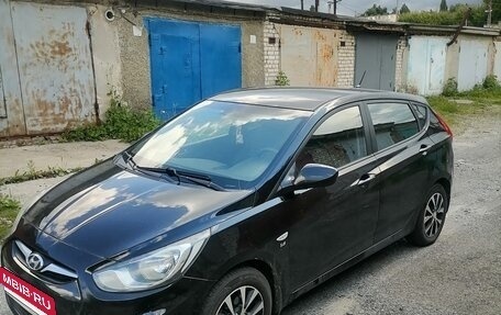 Hyundai Solaris II рестайлинг, 2012 год, 600 000 рублей, 4 фотография