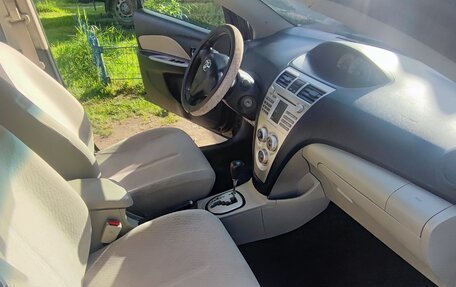 Toyota Yaris III рестайлинг, 2008 год, 500 000 рублей, 16 фотография