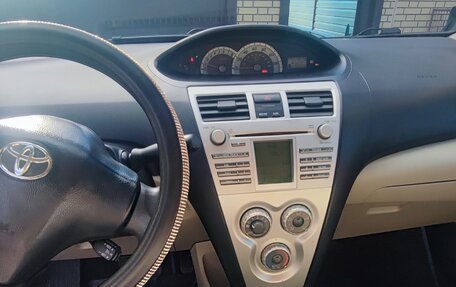 Toyota Yaris III рестайлинг, 2008 год, 500 000 рублей, 34 фотография