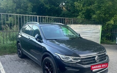 Volkswagen Tiguan II, 2021 год, 3 200 000 рублей, 2 фотография