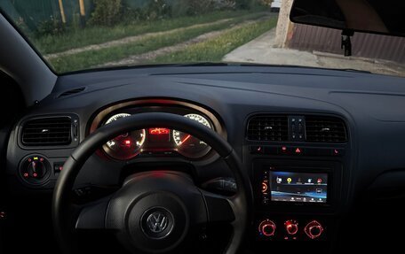 Volkswagen Polo VI (EU Market), 2012 год, 750 000 рублей, 26 фотография