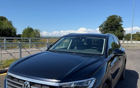 Volkswagen Touareg III, 2018 год, 3 900 000 рублей, 2 фотография