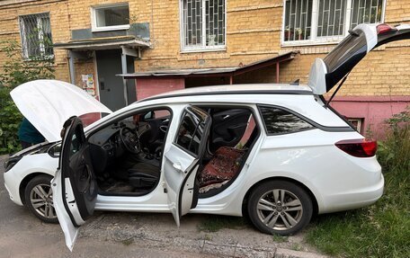 Opel Astra K, 2017 год, 1 200 000 рублей, 4 фотография