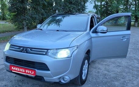 Mitsubishi Outlander III рестайлинг 3, 2013 год, 1 200 000 рублей, 2 фотография