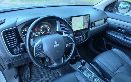 Mitsubishi Outlander III рестайлинг 3, 2013 год, 1 200 000 рублей, 4 фотография