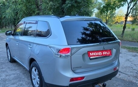 Mitsubishi Outlander III рестайлинг 3, 2013 год, 1 200 000 рублей, 3 фотография