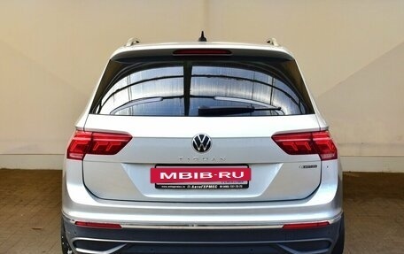 Volkswagen Tiguan II, 2021 год, 3 223 000 рублей, 3 фотография