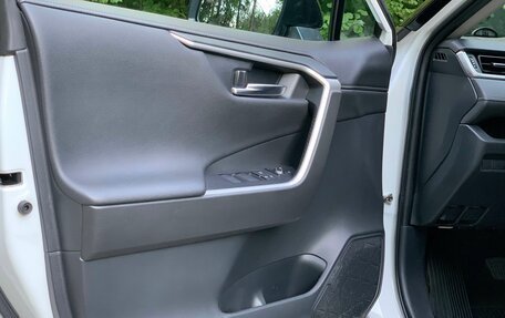Toyota RAV4, 2020 год, 2 650 000 рублей, 15 фотография
