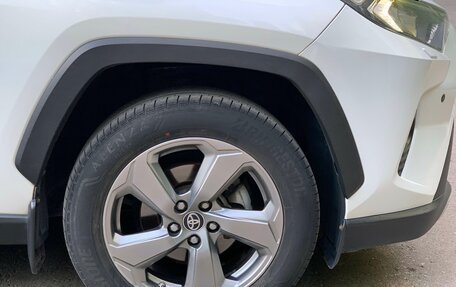 Toyota RAV4, 2020 год, 2 650 000 рублей, 13 фотография