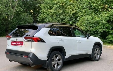 Toyota RAV4, 2020 год, 2 650 000 рублей, 4 фотография