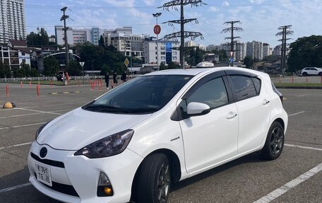 Toyota Aqua I, 2012 год, 830 000 рублей, 2 фотография