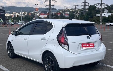 Toyota Aqua I, 2012 год, 830 000 рублей, 3 фотография