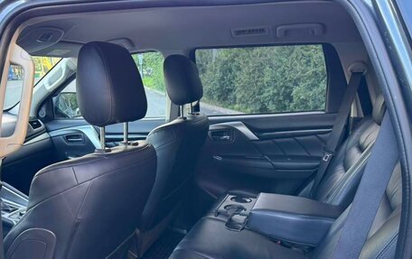 Mitsubishi Pajero Sport III рестайлинг, 2018 год, 2 900 000 рублей, 3 фотография