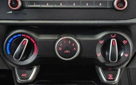 KIA Rio IV, 2021 год, 1 800 000 рублей, 6 фотография