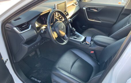 Toyota RAV4, 2021 год, 4 000 000 рублей, 4 фотография