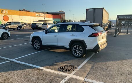 Toyota RAV4, 2021 год, 4 000 000 рублей, 5 фотография