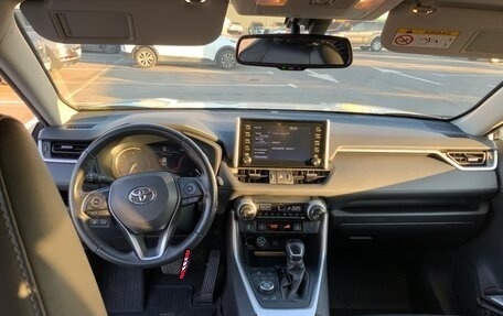 Toyota RAV4, 2021 год, 4 000 000 рублей, 2 фотография