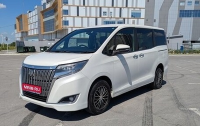 Toyota Esquire I, 2017 год, 1 900 000 рублей, 1 фотография