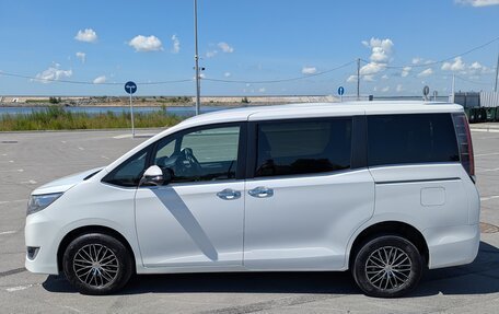 Toyota Esquire I, 2017 год, 1 900 000 рублей, 5 фотография