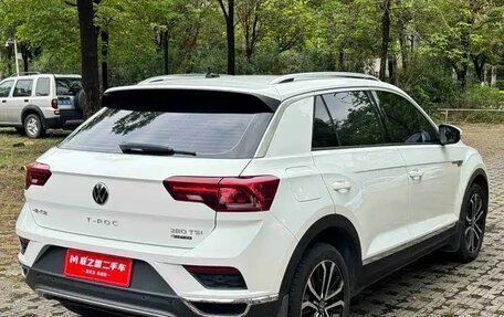 Volkswagen T-Roc I, 2023 год, 1 949 003 рублей, 9 фотография