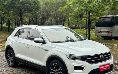 Volkswagen T-Roc I, 2023 год, 1 949 003 рублей, 7 фотография