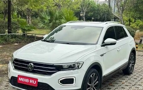 Volkswagen T-Roc I, 2023 год, 1 949 003 рублей, 1 фотография