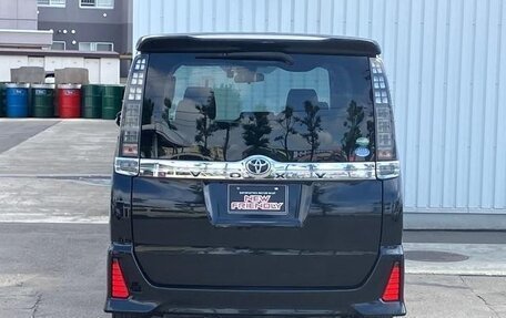 Toyota Voxy III, 2017 год, 1 870 000 рублей, 4 фотография