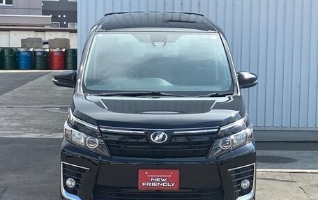 Toyota Voxy III, 2017 год, 1 870 000 рублей, 2 фотография