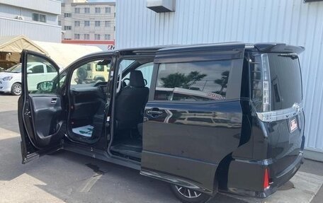 Toyota Voxy III, 2017 год, 1 870 000 рублей, 5 фотография