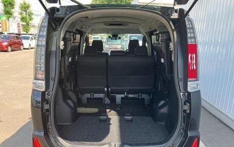 Toyota Voxy III, 2017 год, 1 870 000 рублей, 7 фотография