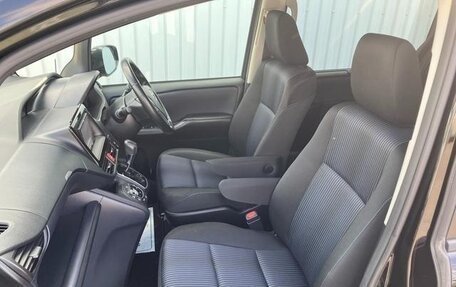 Toyota Voxy III, 2017 год, 1 870 000 рублей, 12 фотография