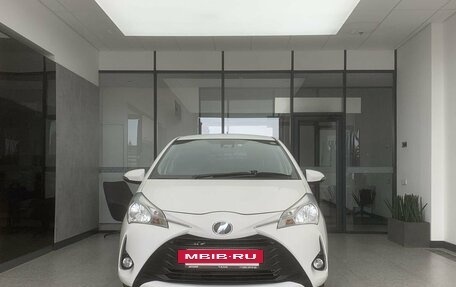Toyota Vitz, 2018 год, 940 000 рублей, 2 фотография