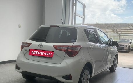 Toyota Vitz, 2018 год, 940 000 рублей, 4 фотография