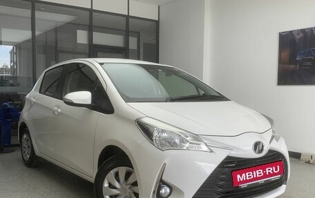Toyota Vitz, 2018 год, 940 000 рублей, 3 фотография