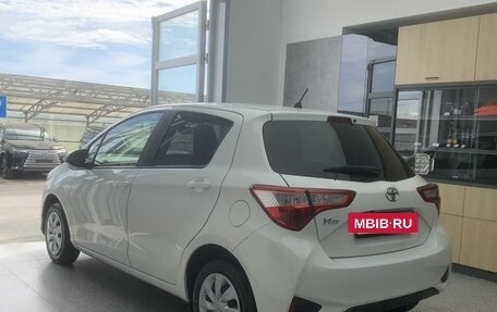 Toyota Vitz, 2018 год, 940 000 рублей, 6 фотография