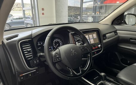 Mitsubishi Outlander III рестайлинг 3, 2020 год, 2 888 000 рублей, 7 фотография