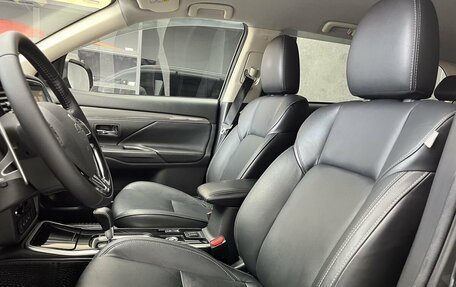 Mitsubishi Outlander III рестайлинг 3, 2020 год, 2 888 000 рублей, 8 фотография